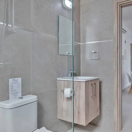 Phaedrus Living: Center Residences Emerald 니코시아