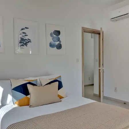 Phaedrus Living: Center Residences Emerald *