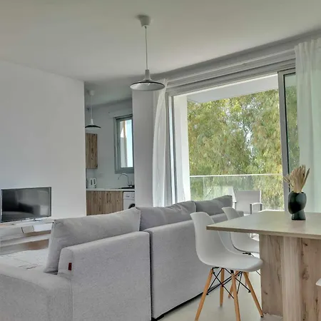 Phaedrus Living: Center Residences Emerald Apartamento